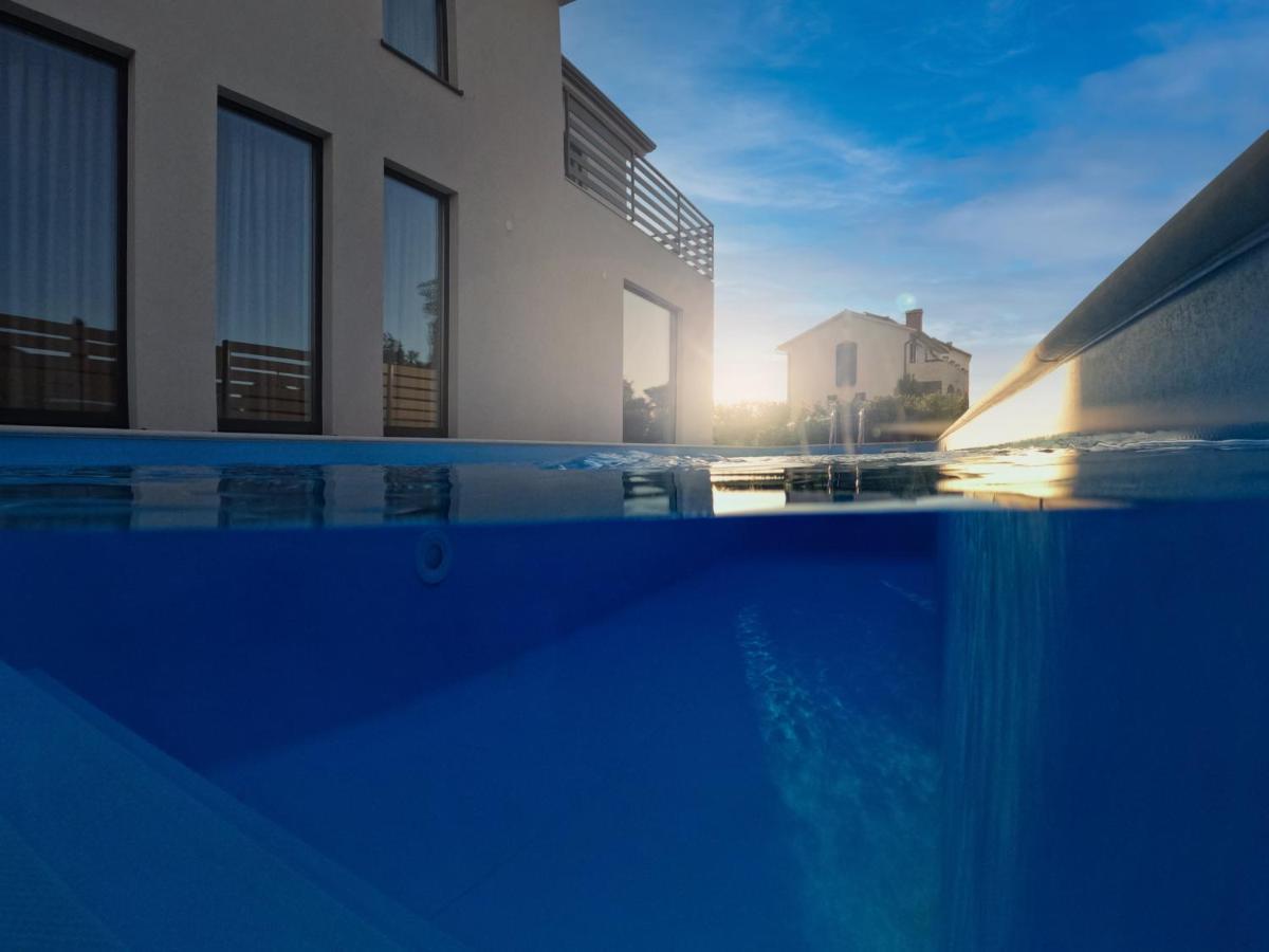 Marcante Family Villa With A Pool Πόρετς Εξωτερικό φωτογραφία