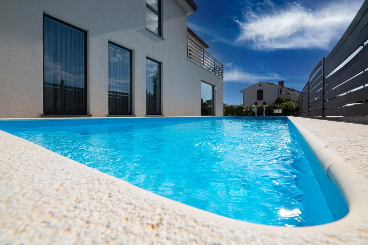 Marcante Family Villa With A Pool Πόρετς Εξωτερικό φωτογραφία